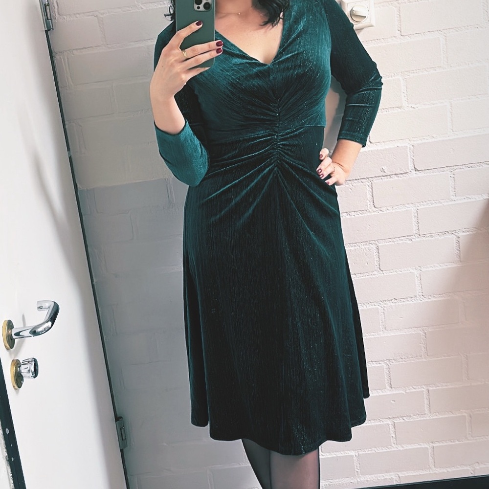 Maggy London Green and Gold Velvet Dress, size 8